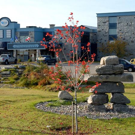 La Saguenéenne - Hôtel et Centre de Congrès Chicoutimi Esterno foto