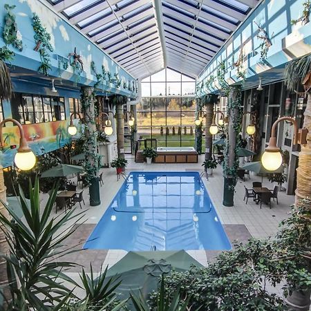 La Saguenéenne - Hôtel et Centre de Congrès Chicoutimi Esterno foto