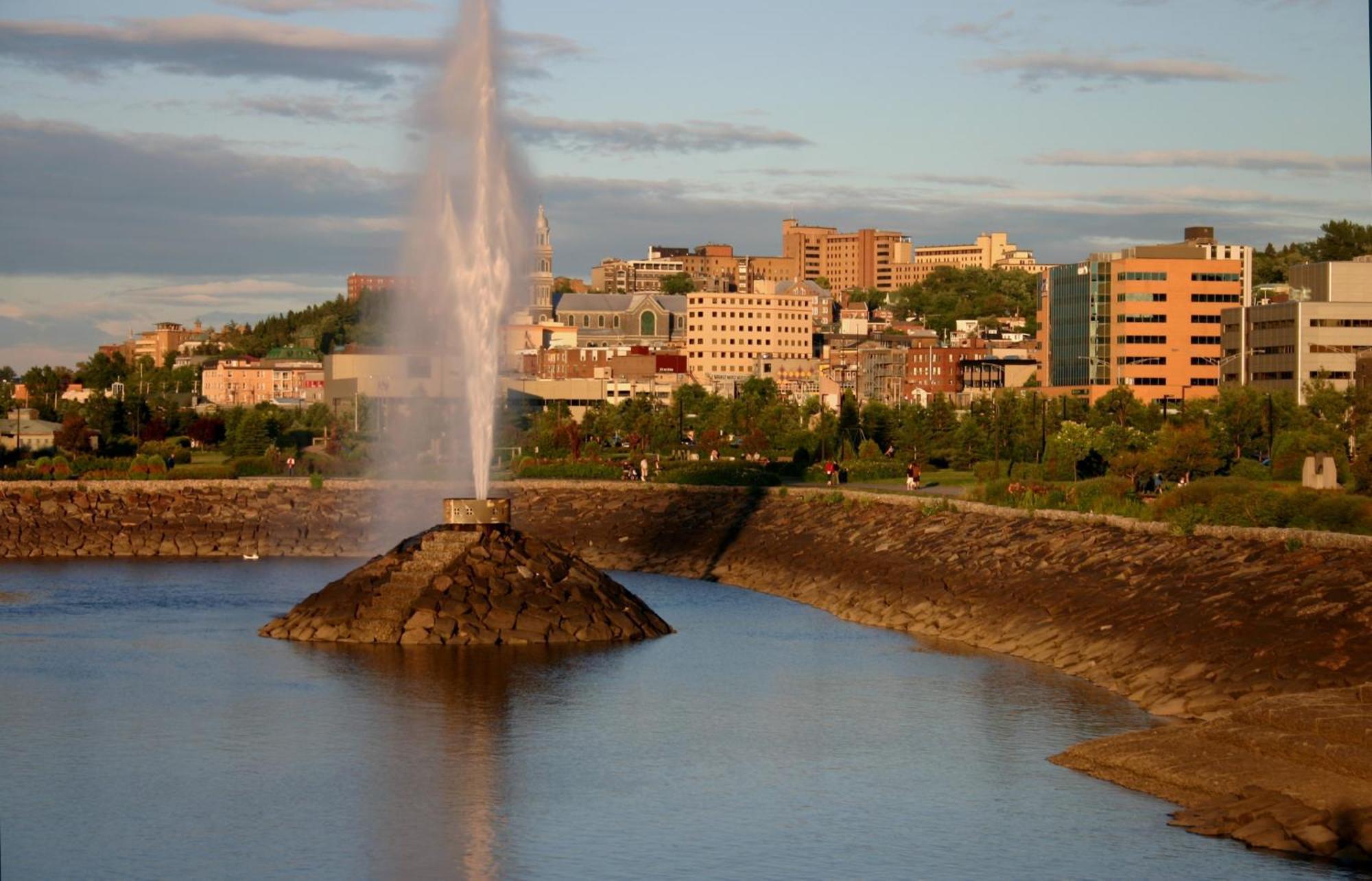 La Saguenéenne - Hôtel et Centre de Congrès Chicoutimi Esterno foto