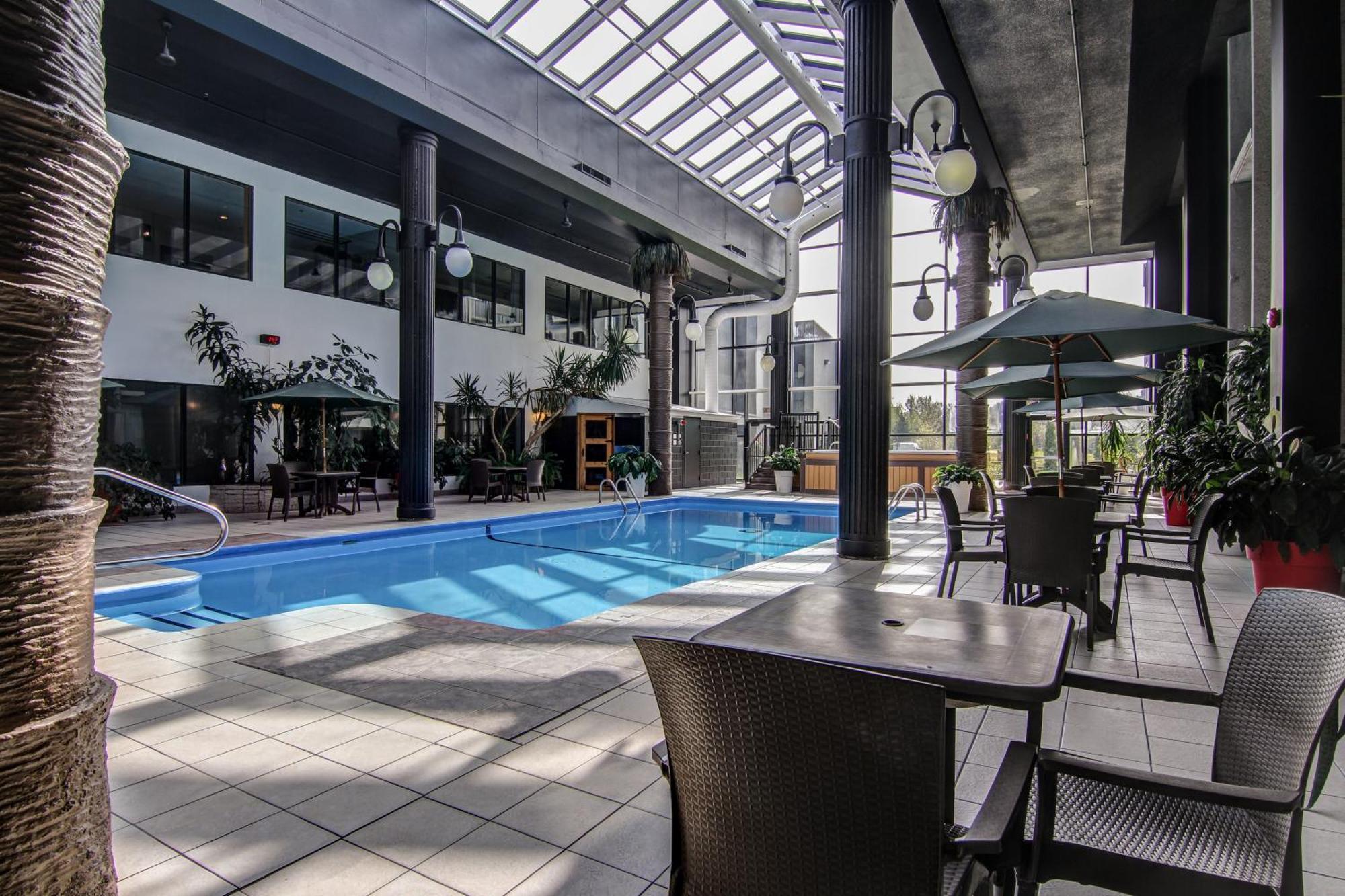 La Saguenéenne - Hôtel et Centre de Congrès Chicoutimi Esterno foto