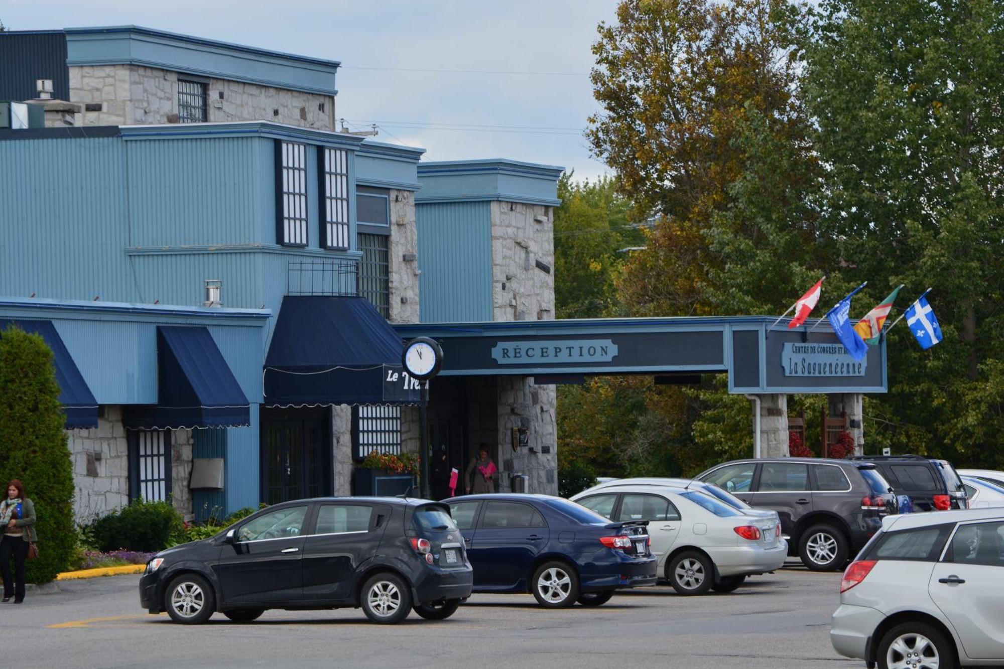 La Saguenéenne - Hôtel et Centre de Congrès Chicoutimi Esterno foto