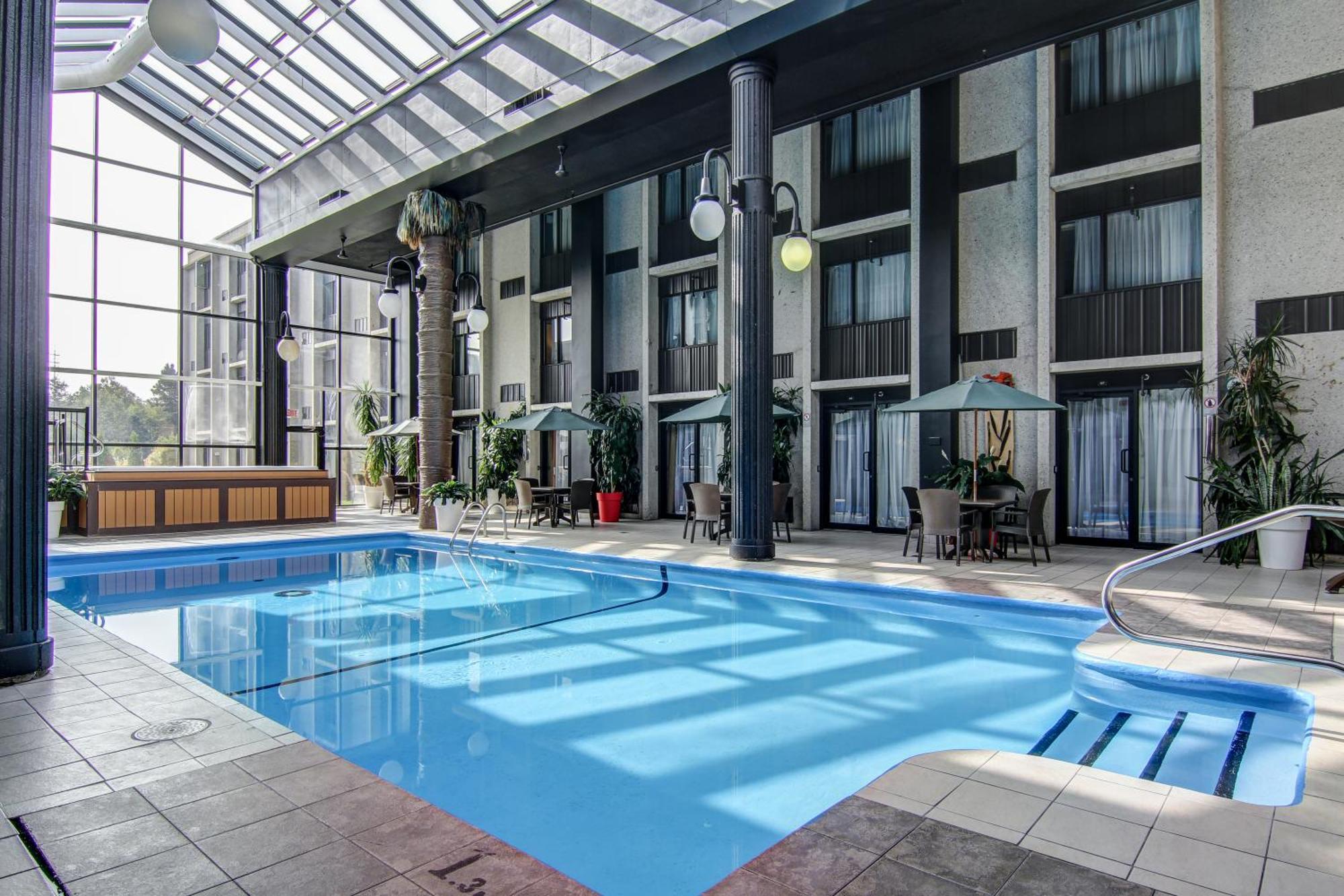 La Saguenéenne - Hôtel et Centre de Congrès Chicoutimi Esterno foto