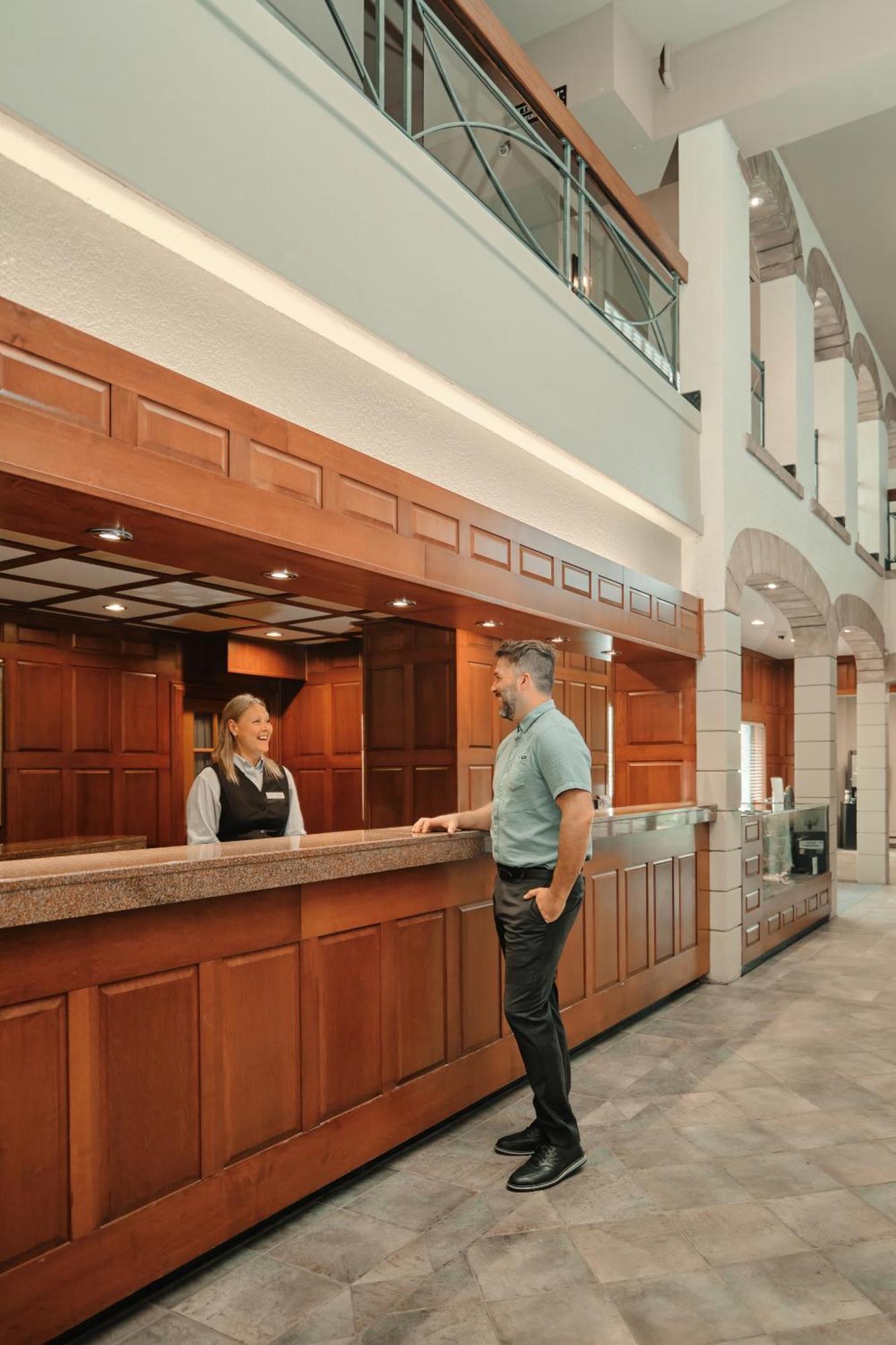 La Saguenéenne - Hôtel et Centre de Congrès Chicoutimi Esterno foto