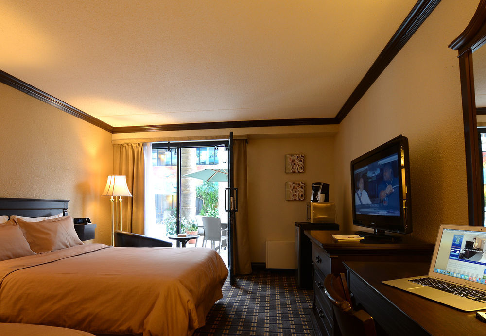 La Saguenéenne - Hôtel et Centre de Congrès Chicoutimi Esterno foto